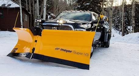 Pelle à neige V-plow Meyer Super-V3 montée sur camion trois-quarts de tonne — Leduc & Fils
